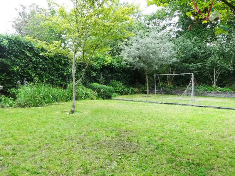 Garden at White City family house, B1270 (photo 28)