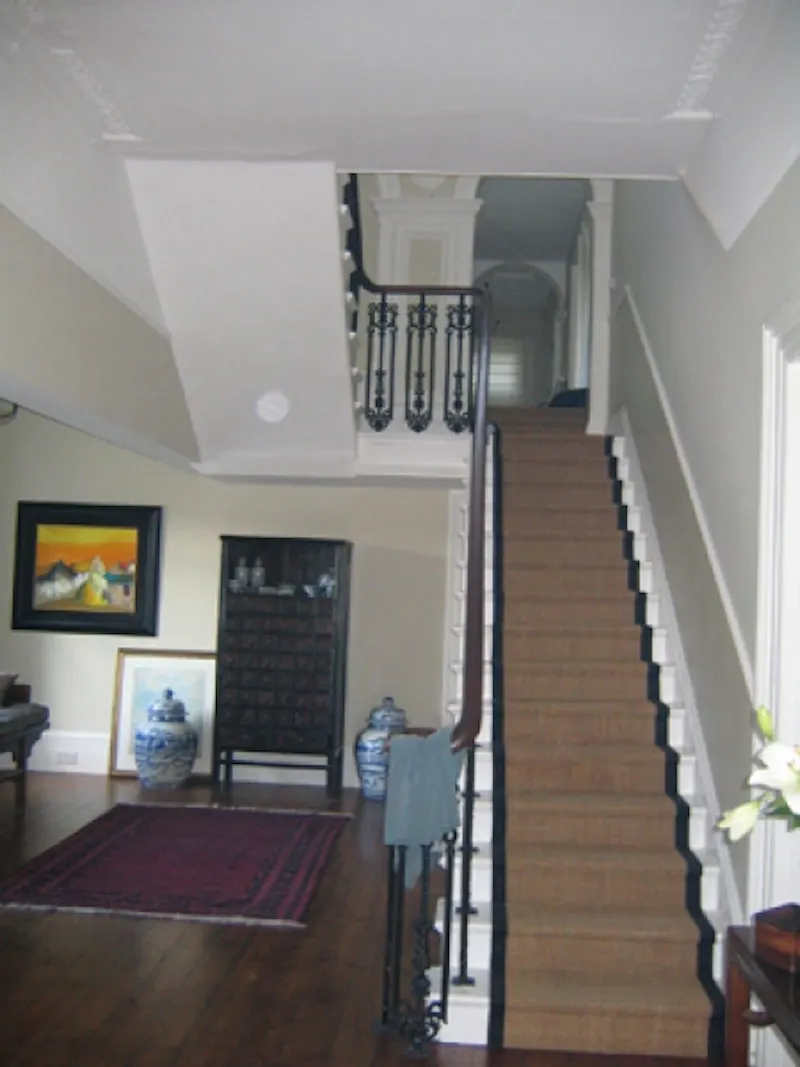 Entrance hall at Tunbridge Wells Victorian house, B1405 (photo 6)
