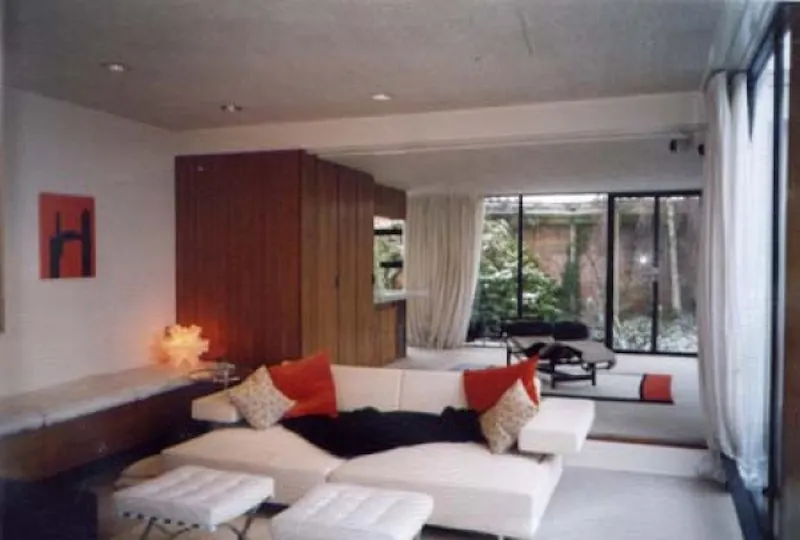 Living Room at York glass pavilion, K263 (photo 3)