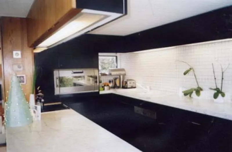 Kitchen at York glass pavilion, K263 (photo 7)