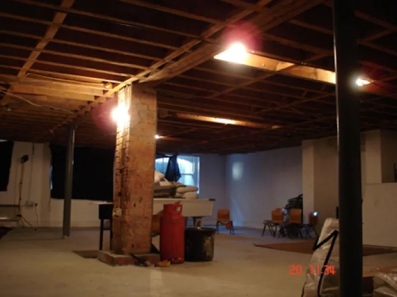 Beams at Stoke Newington warehouse loft, P545 (photo 1)