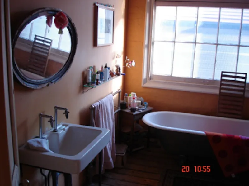 Bathroom at Stoke Newington warehouse loft, P545 (photo 9)