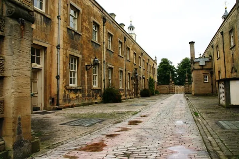 Driveway at Sherwood Forest Estate, N174 (photo 4)