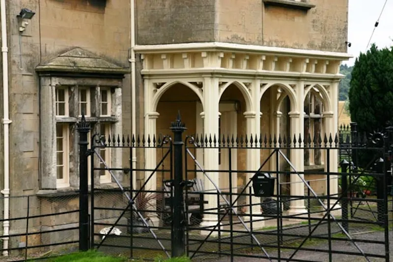 Gate at Sherwood Forest Estate, N174 (photo 10)