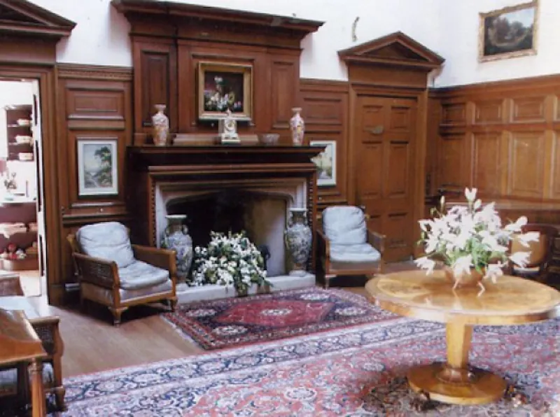Fireplace at Palladian Hemel Hempstead house, A63 (photo 8)