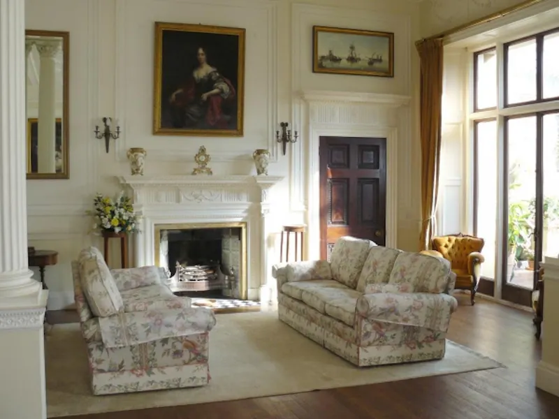 French doors at Palladian Hemel Hempstead house, A63 (photo 14)
