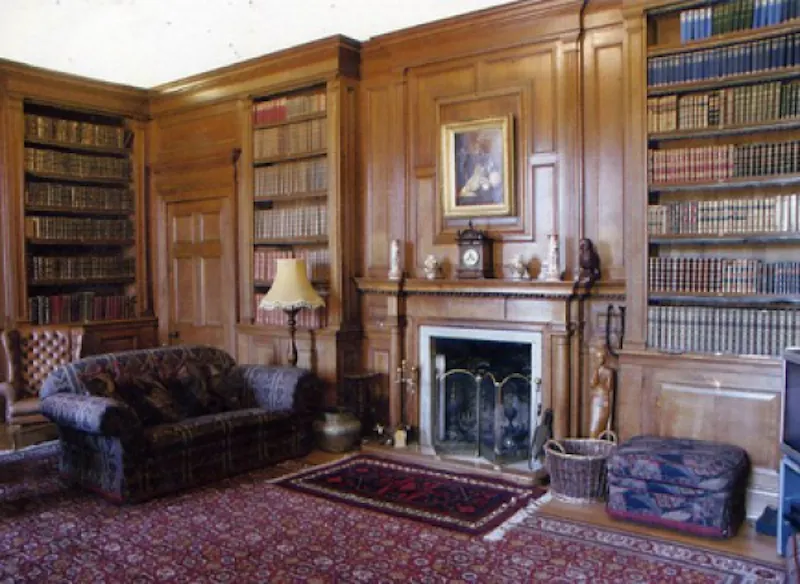 Fireplace at Palladian Hemel Hempstead house, A63 (photo 15)