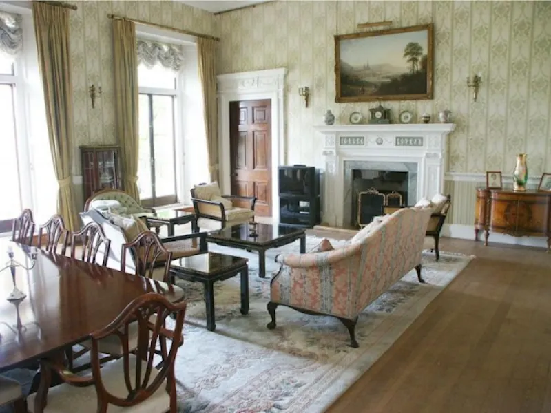 Living Room at Palladian Hemel Hempstead house, A63 (photo 17)