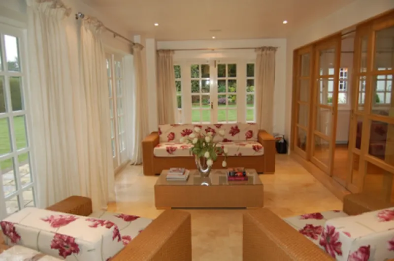 Conservatory at Arts and Crafts Oxshott house, D1058 (photo 4)