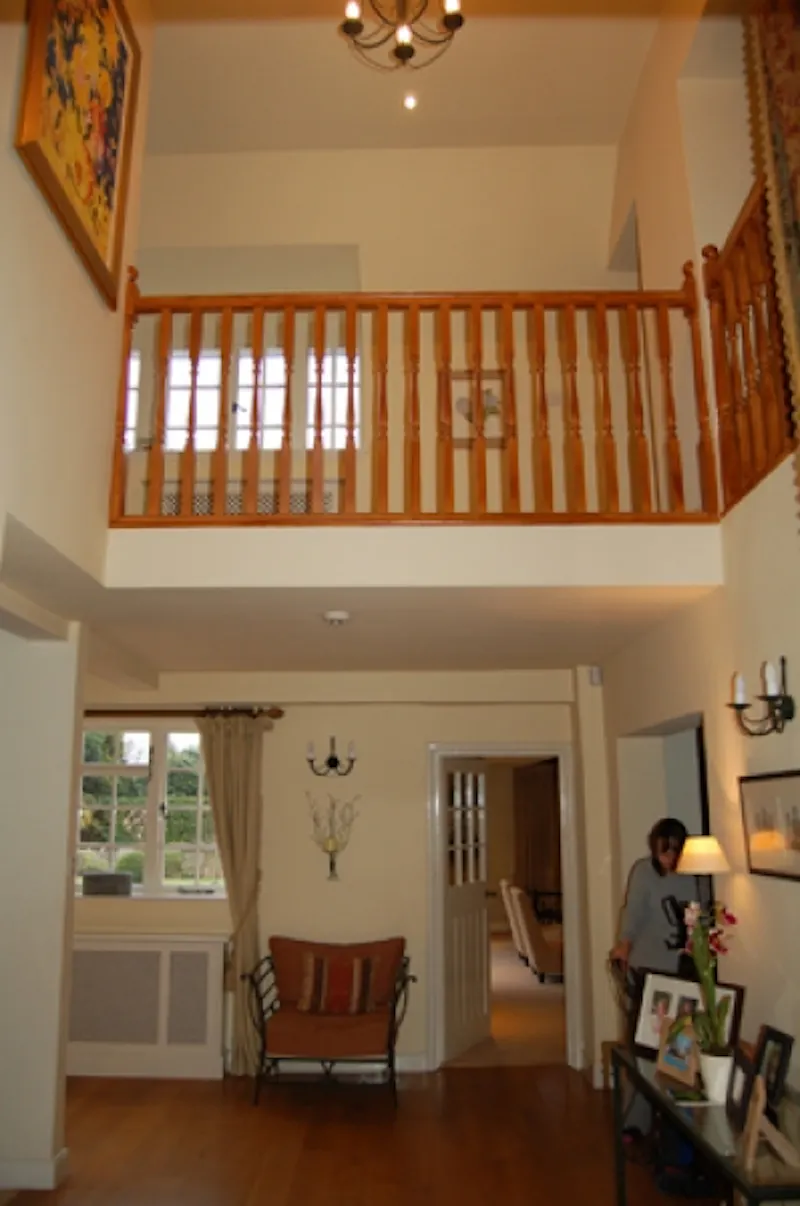 Mezzanine at Arts and Crafts Oxshott house, D1058 (photo 5)