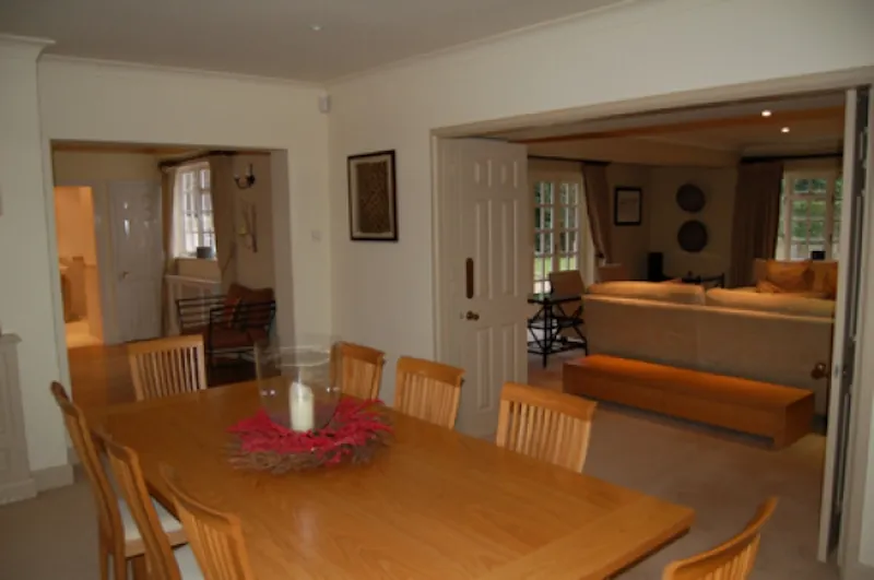 Dining room at Arts and Crafts Oxshott house, D1058 (photo 7)