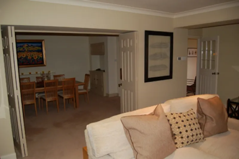 Arts and Crafts Oxshott house, D1058 (photo 12)
