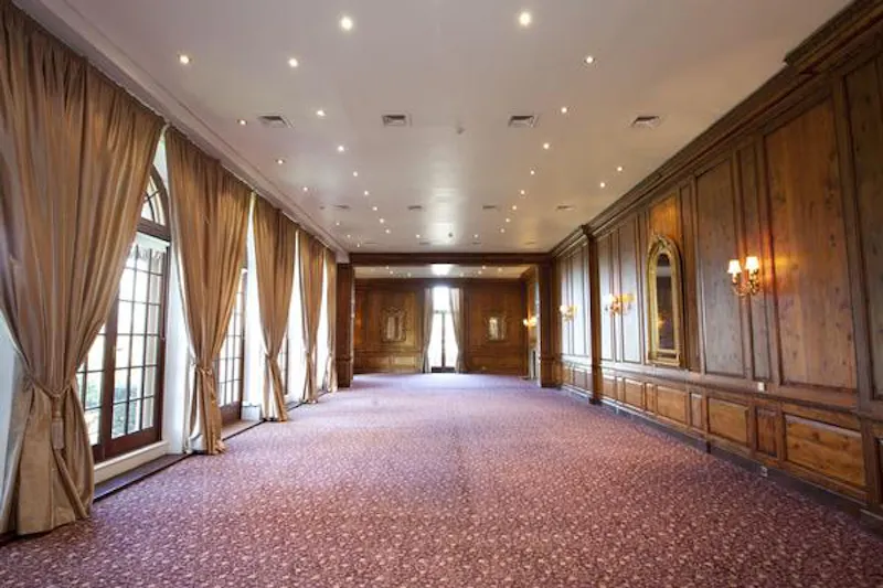 French doors at Georgian stately in Taplow, A1007 (photo 18)