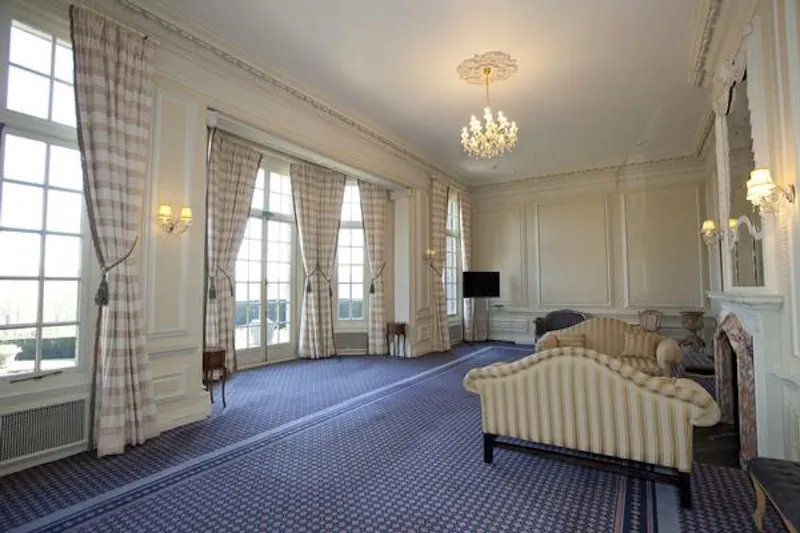 Living Room at Georgian stately in Taplow, A1007 (photo 33)