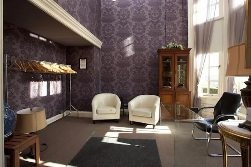 Changing rooms at Georgian stately in Taplow, A1007 (photo 42)