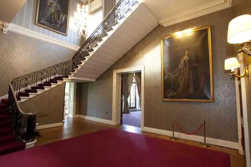 Staircase at Georgian stately in Taplow, A1007 (photo 44)