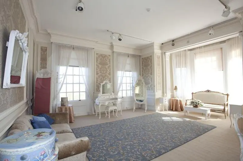 Dressing room at Georgian stately in Taplow, A1007 (photo 56)