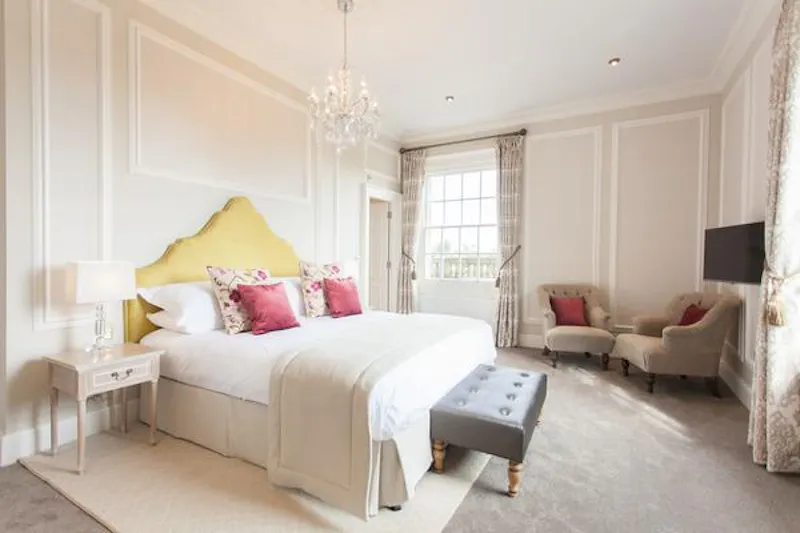 Bedroom at Georgian stately in Taplow, A1007 (photo 59)