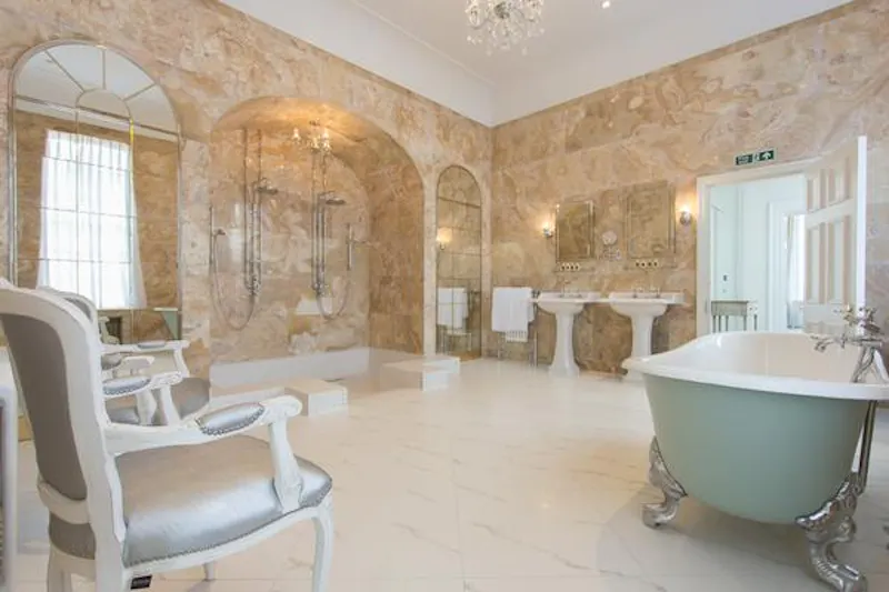 Bathroom at Georgian stately in Taplow, A1007 (photo 61)