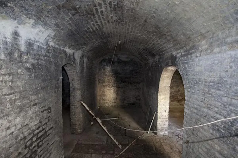 Cellar at Georgian stately in Taplow, A1007 (photo 94)