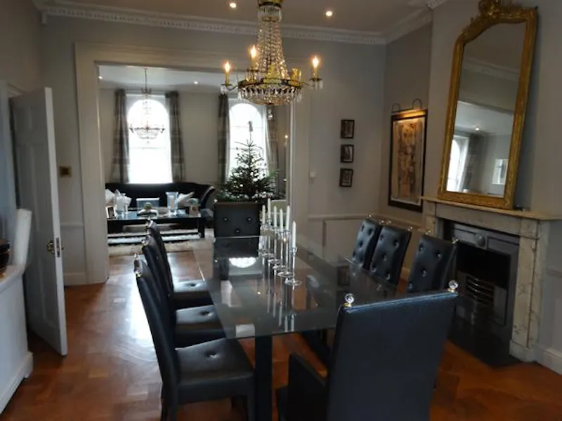 Dining room at Luxury Kennington townhouse, A1017 (photo 21)