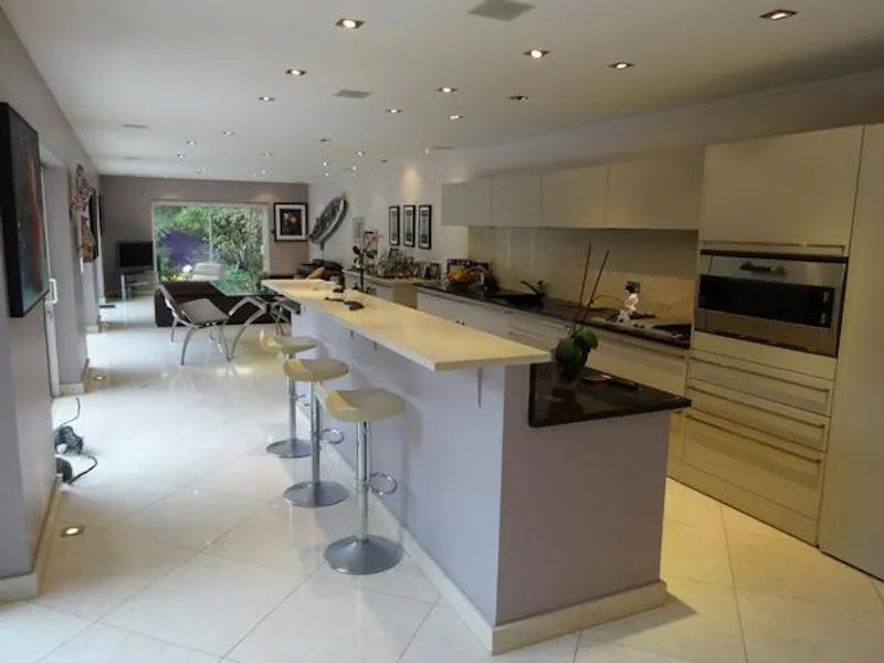 Kitchen at Luxury Kennington townhouse, A1017 (photo 37)