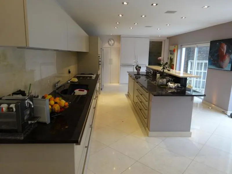 Kitchen island at Luxury Kennington townhouse, A1017 (photo 38)