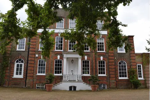 Twickenham townhouse with pool, A980