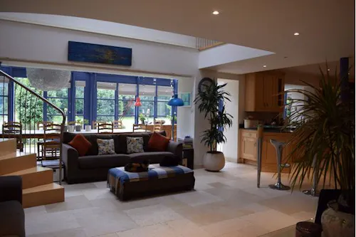 Twickenham townhouse with pool, A980