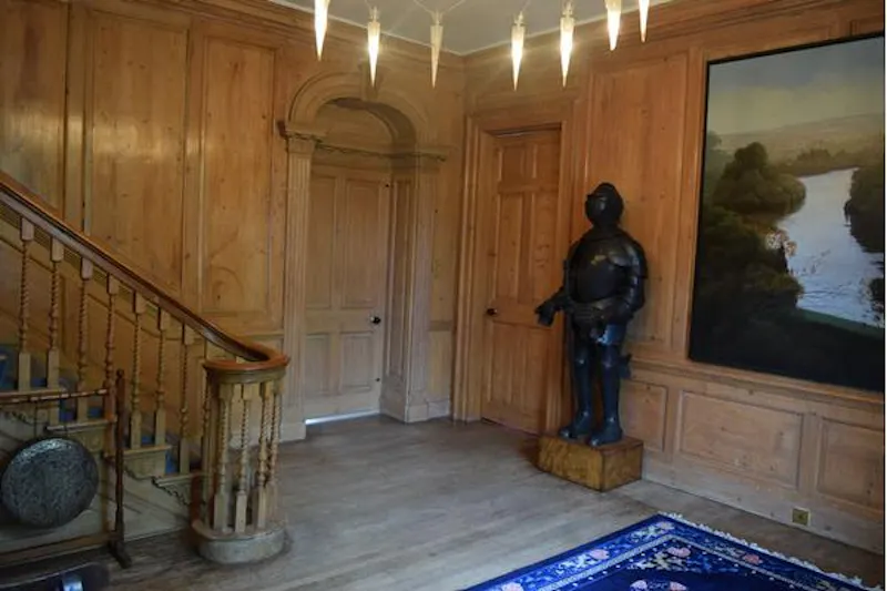 Entrance hall at Twickenham townhouse with pool, A980 (photo 6)