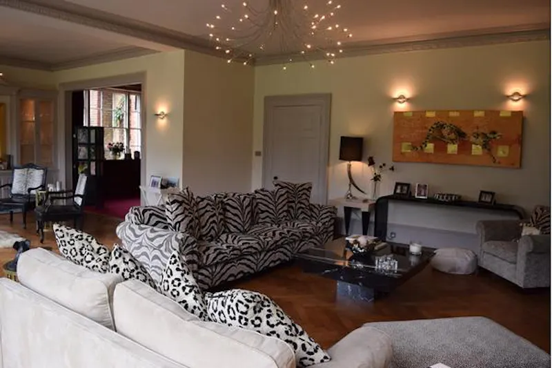 Drawing room at Twickenham townhouse with pool, A980 (photo 7)