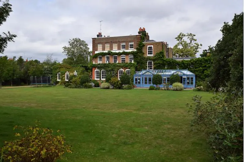 Garden at Twickenham townhouse with pool, A980 (photo 22)