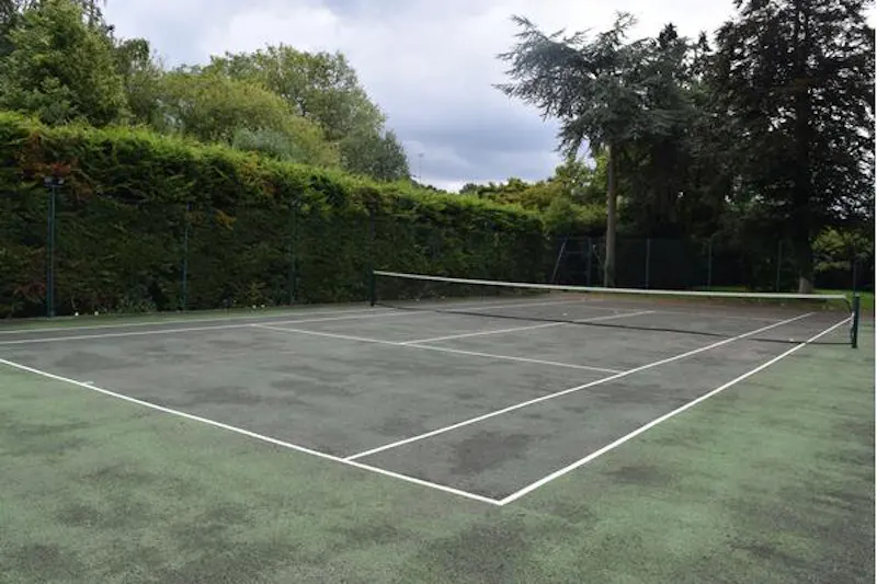 Tennis court at Twickenham townhouse with pool, A980 (photo 25)