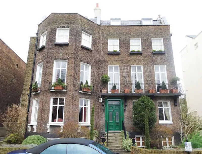 Opulent Kew Green house, A793 (photo 1)