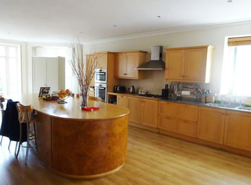 Opulent Kew Green house, A793 (photo 4)