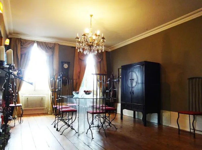 Dining room at Opulent Kew Green house, A793 (photo 10)
