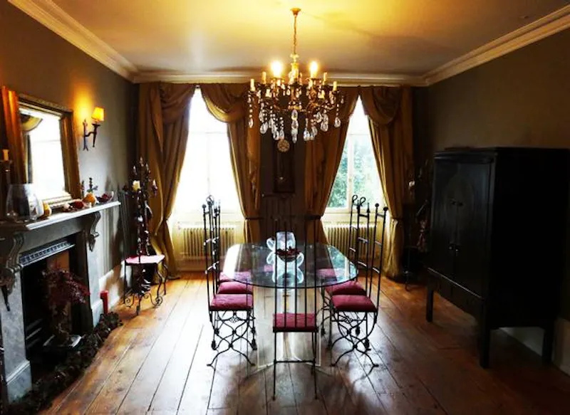 Opulent Kew Green house, A793 (photo 11)