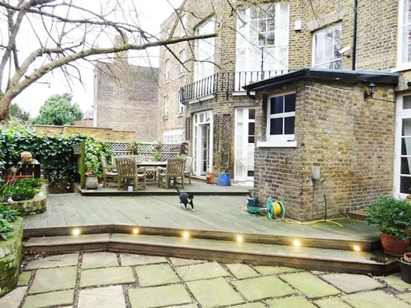 Garden at Opulent Kew Green house, A793 (photo 25)