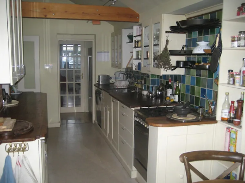 Kitchen at East Sheen Edwardian house, B1281 (photo 7)