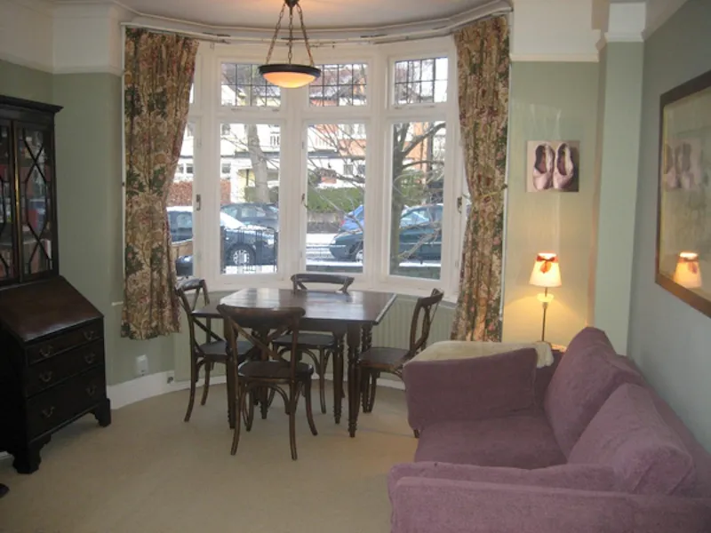 Dining room at East Sheen Edwardian house, B1281 (photo 12)