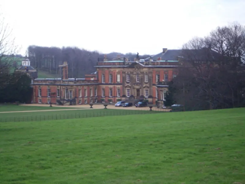 Driveway at Stately home near Rotherham, A821 (photo 1)