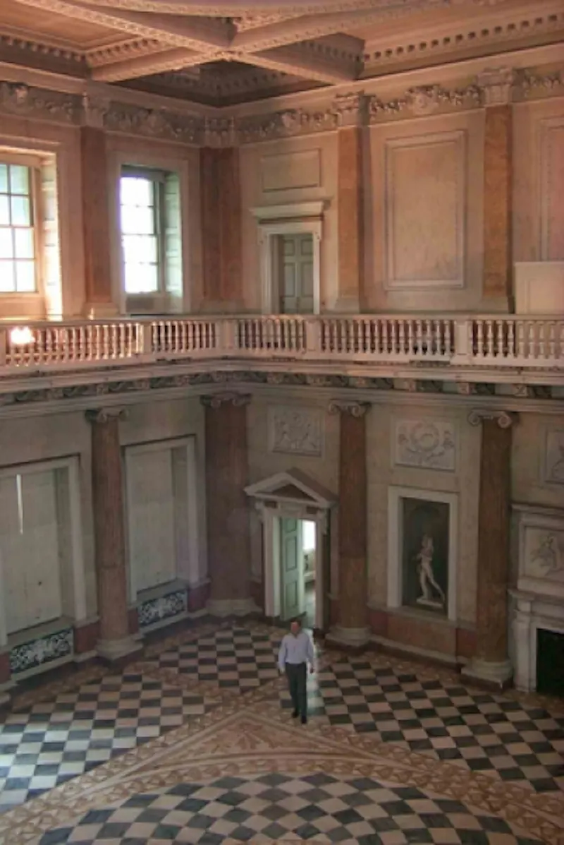 Balcony at Stately home near Rotherham, A821 (photo 7)