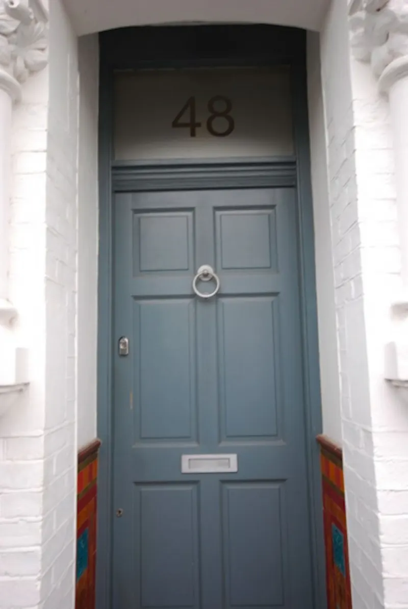 Dark glossy Kensal house, D1960 (photo 3)