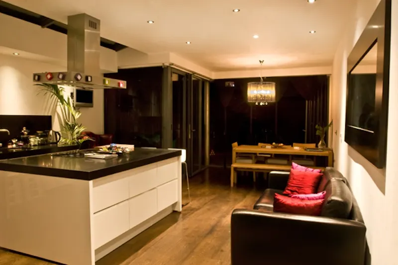 Dark glossy Kensal house, D1960 (photo 4)