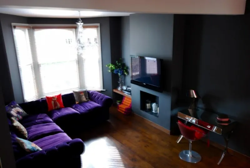 Dark glossy Kensal house, D1960 (photo 19)