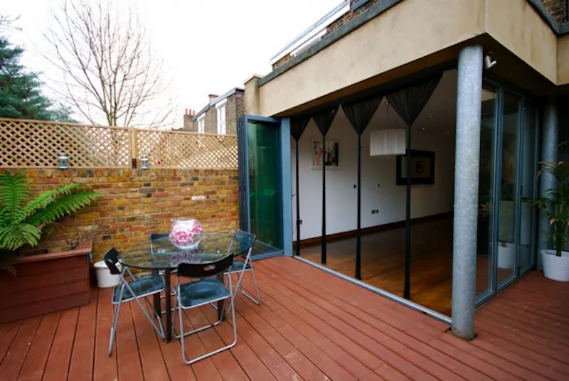 Dark glossy Kensal house, D1960 (photo 30)