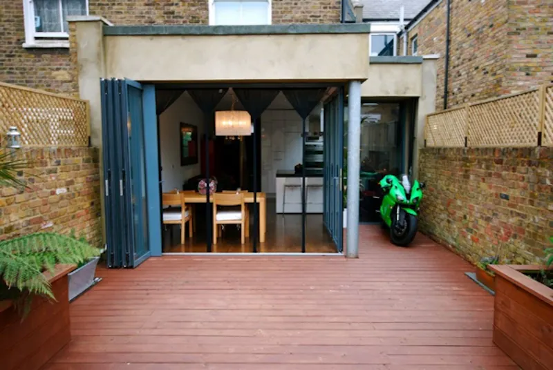 Terrace/Patio at Dark glossy Kensal house, D1960 (photo 32)