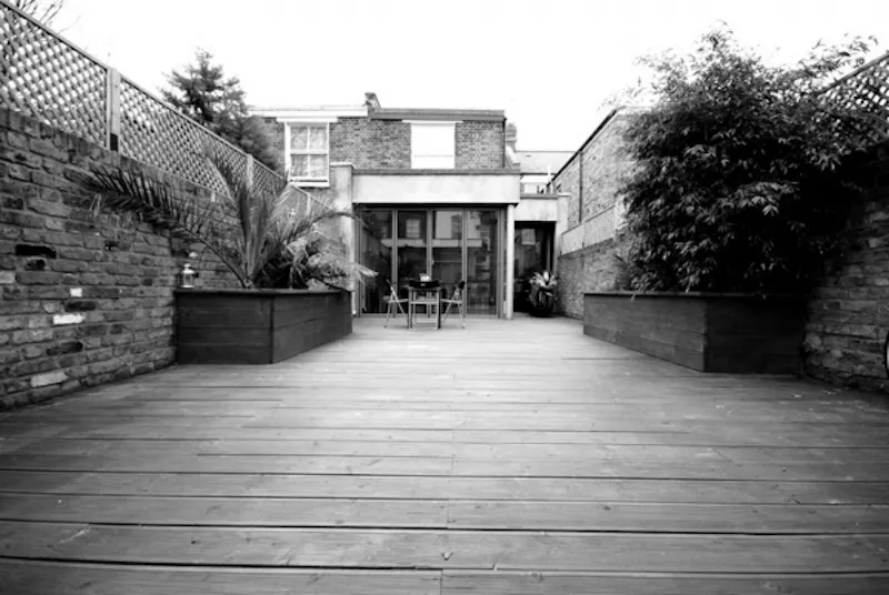 Dark glossy Kensal house, D1960 (photo 34)