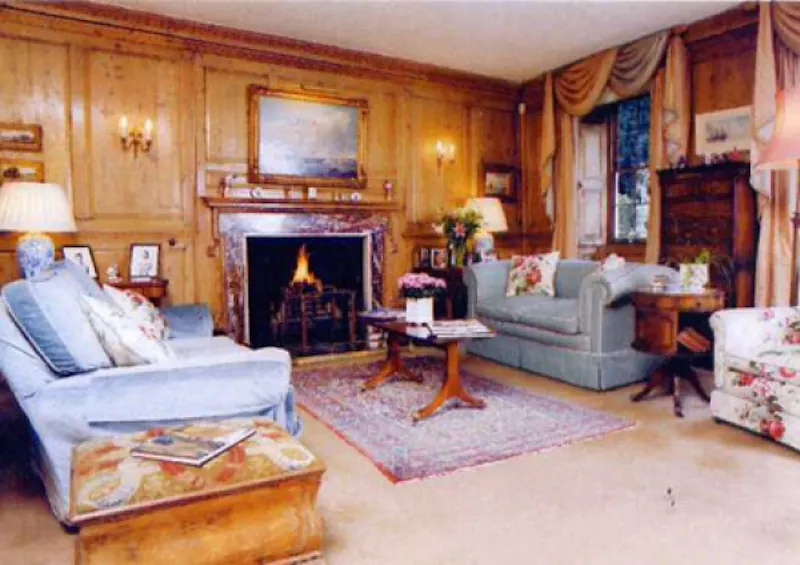 Fireplace at Georgian Tonbridge mansion, A1067 (photo 2)
