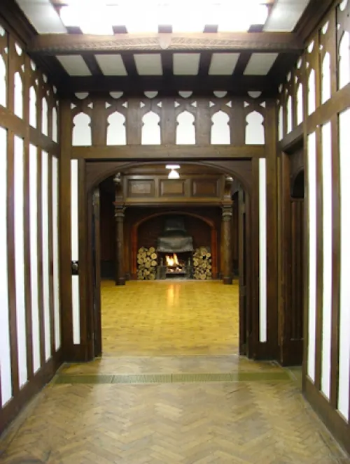Stately hall near Newark, A1154